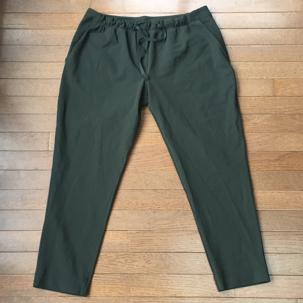 Green Lululemon pant